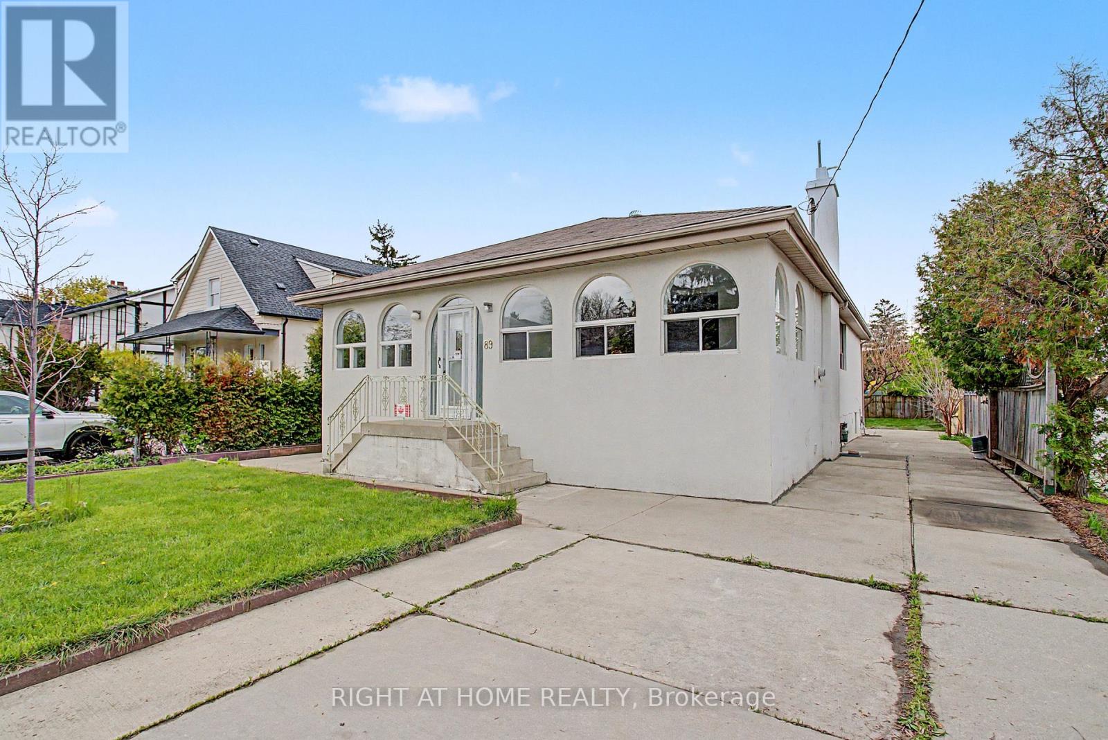 89 Newton Drive, Toronto, Ontario  M2M 2N2 - Photo 2 - C13138180