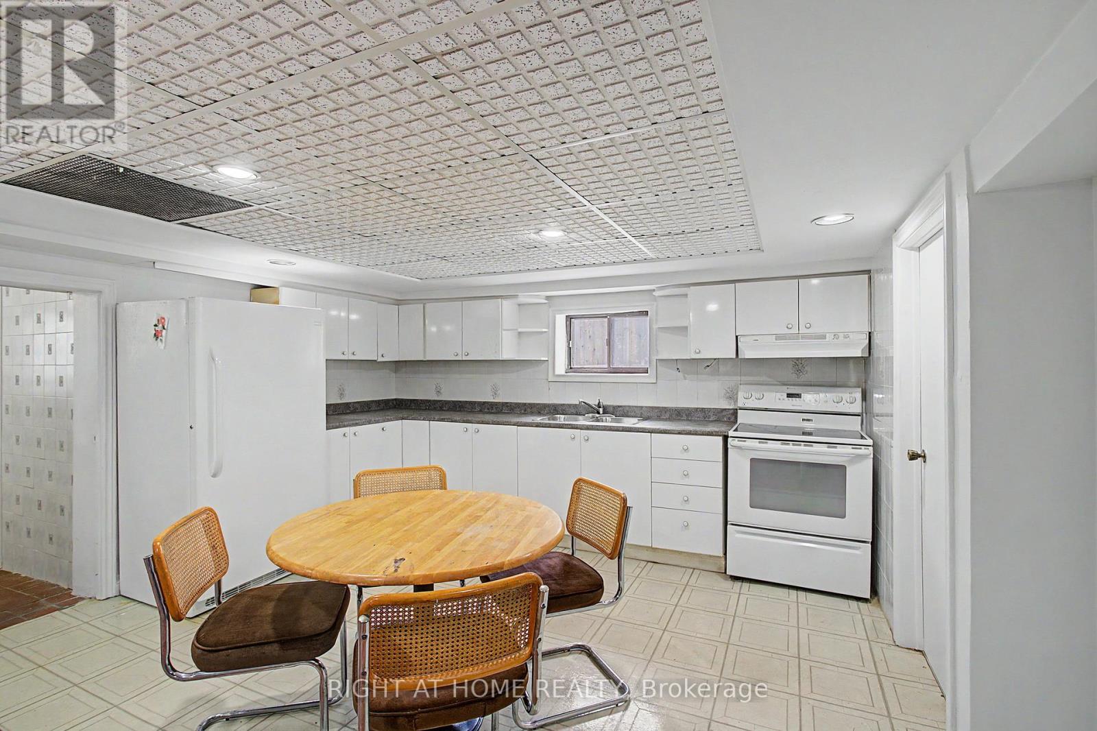 89 Newton Drive, Toronto, Ontario  M2M 2N2 - Photo 25 - C13138180