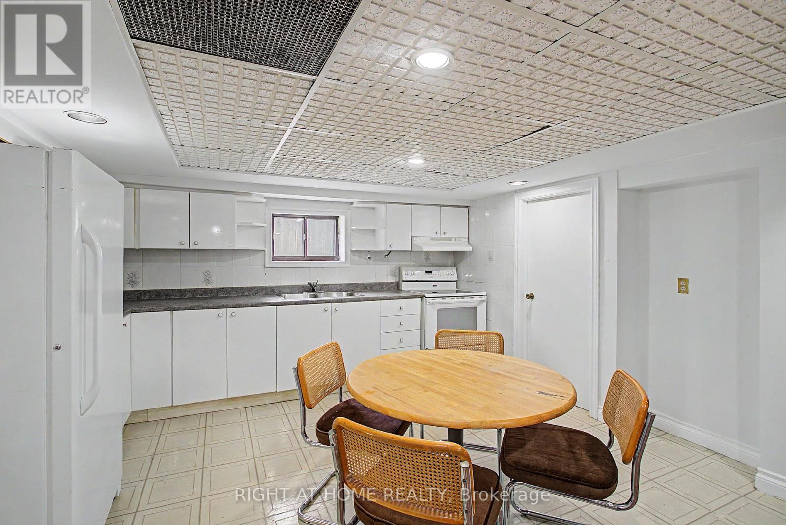 89 Newton Drive, Toronto, Ontario  M2M 2N2 - Photo 26 - C13138180