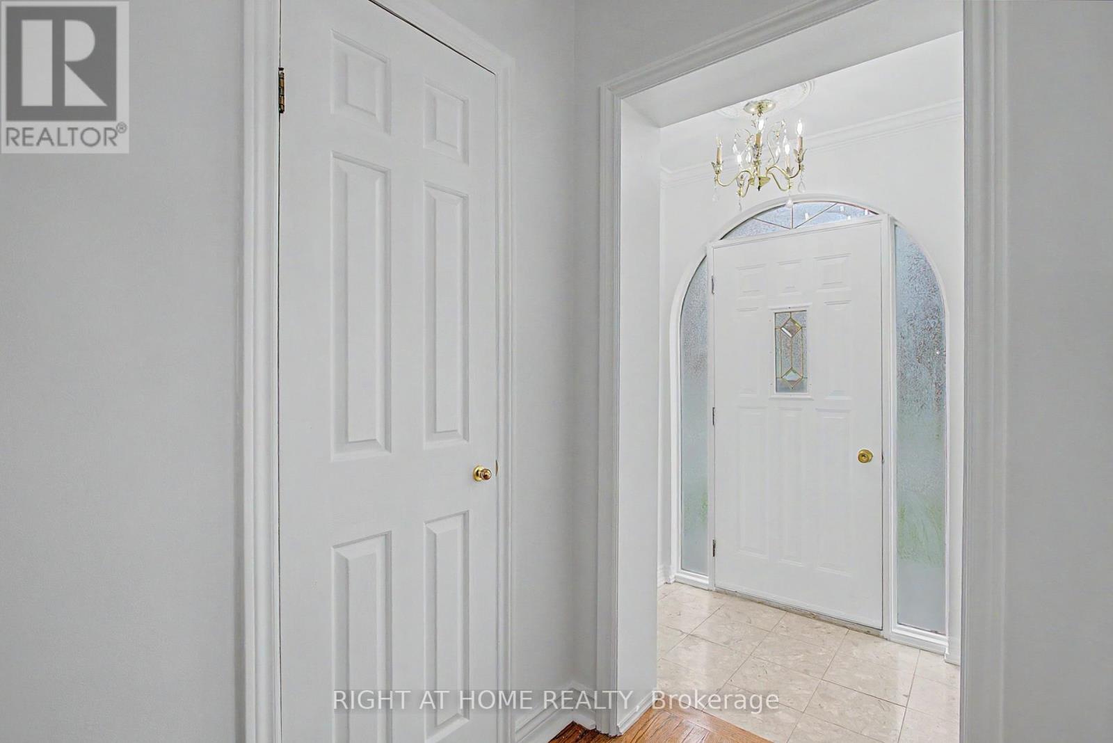 89 Newton Drive, Toronto, Ontario  M2M 2N2 - Photo 3 - C13138180