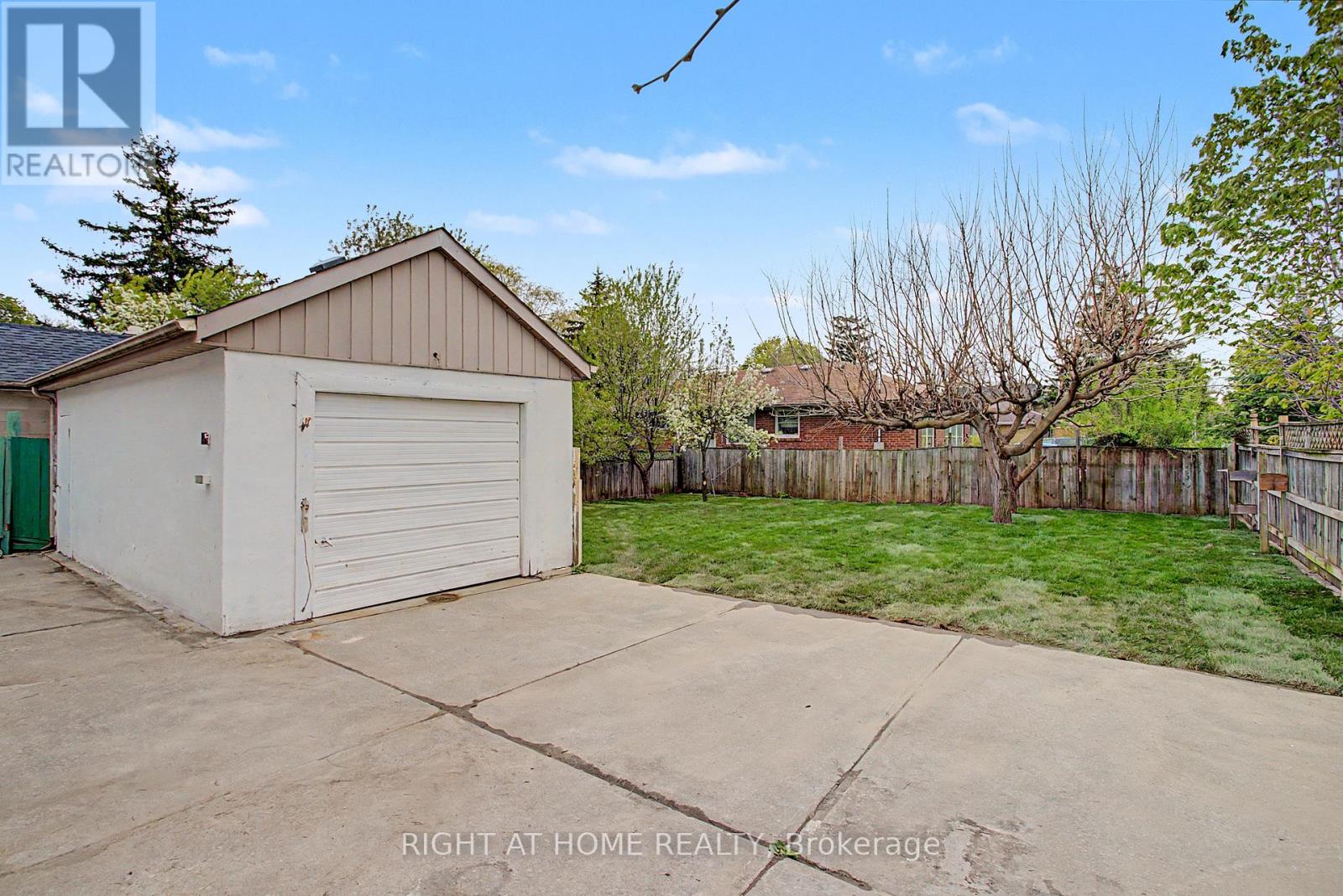 89 Newton Drive, Toronto, Ontario  M2M 2N2 - Photo 30 - C13138180