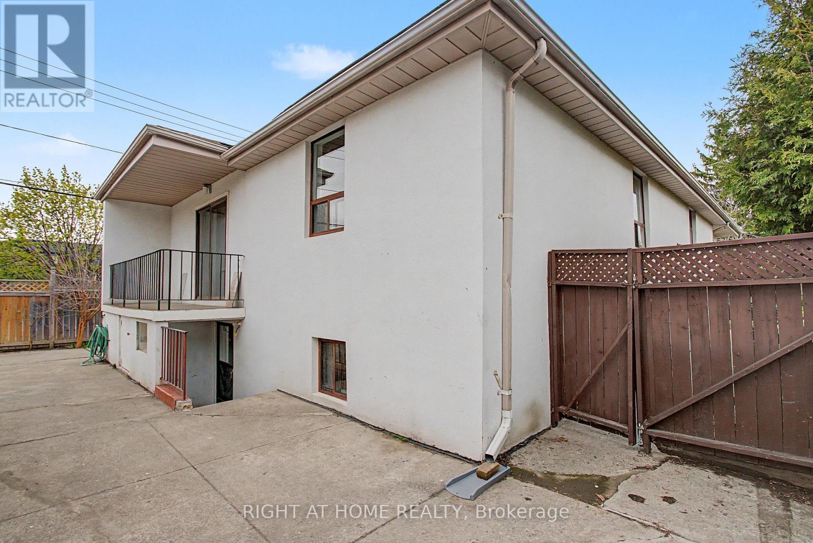 89 Newton Drive, Toronto, Ontario  M2M 2N2 - Photo 32 - C13138180