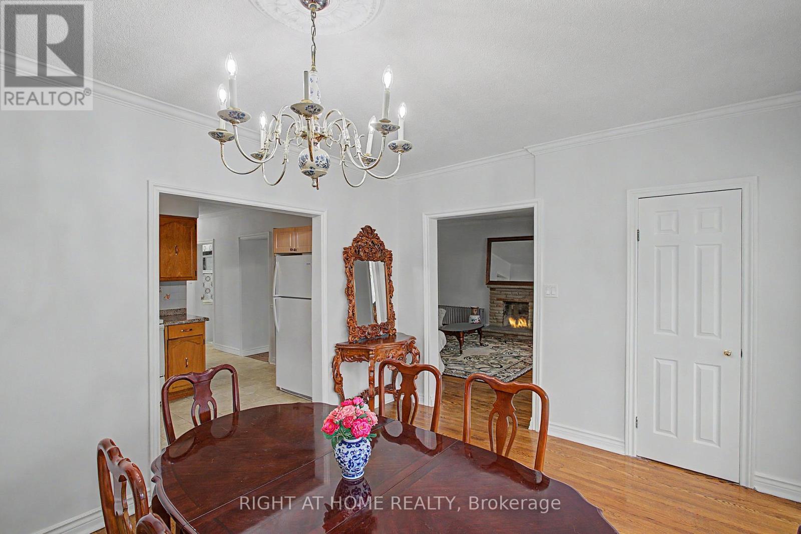 89 Newton Drive, Toronto, Ontario  M2M 2N2 - Photo 7 - C13138180