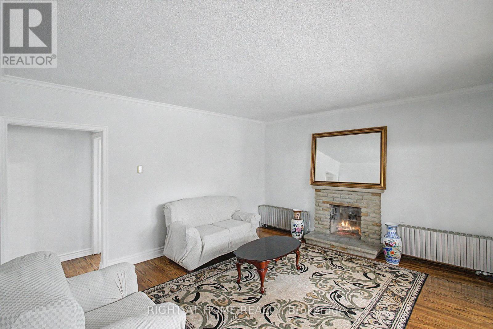 89 Newton Drive, Toronto, Ontario  M2M 2N2 - Photo 8 - C13138180