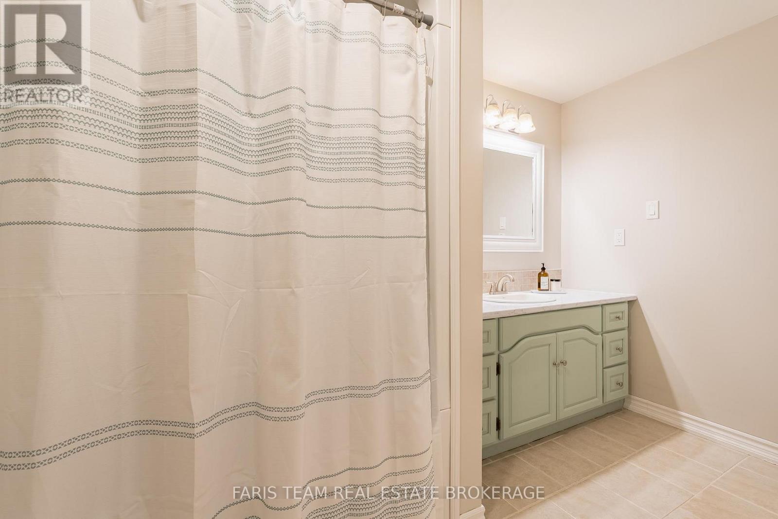 44 Hadden Crescent, Barrie, Ontario  L4M 6G6 - Photo 17 - S13138162