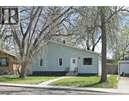 320 3 Street W, Brooks, Alberta