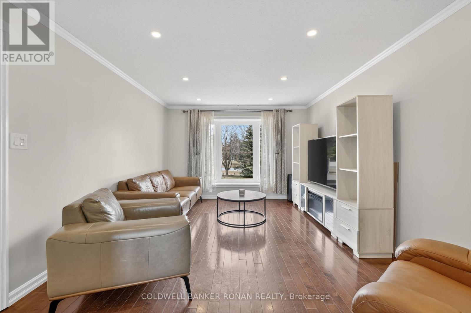 10 Catherine Street, Adjala-Tosorontio, Ontario  L0G 1L0 - Photo 4 - N12930922
