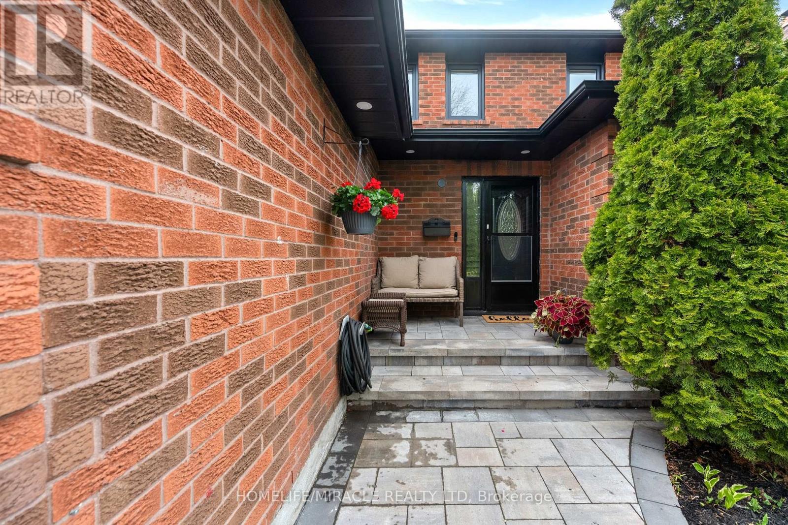 164 Melissa Crescent, Whitby, Ontario  L1N 8G5 - Photo 4 - E13136776