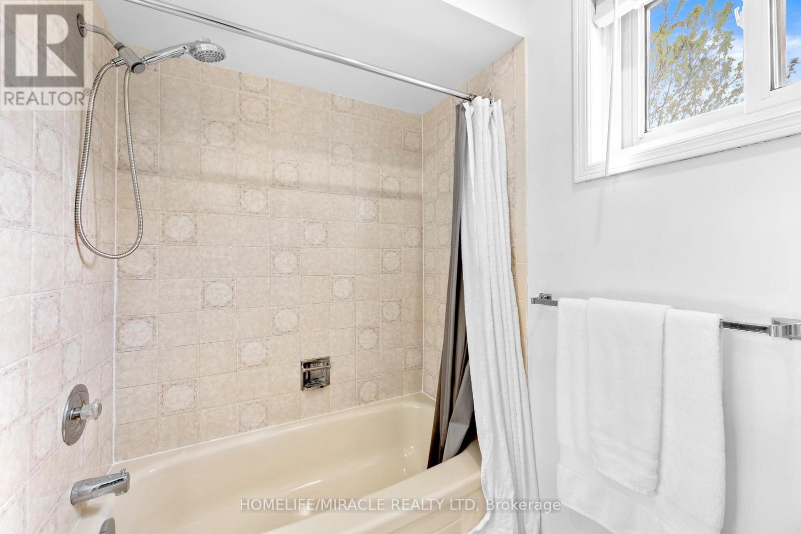 164 Melissa Crescent, Whitby, Ontario  L1N 8G5 - Photo 32 - E13136776