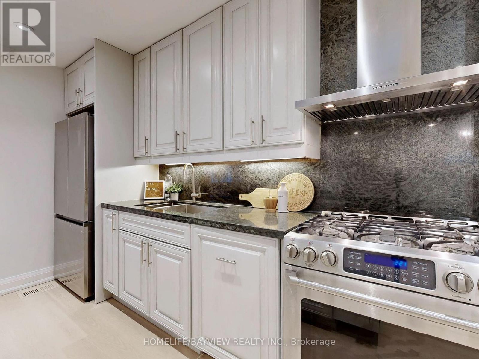 1607 Woodbine Heights Boulevard, Toronto, Ontario  M4B 3A3 - Photo 7 - E13113138
