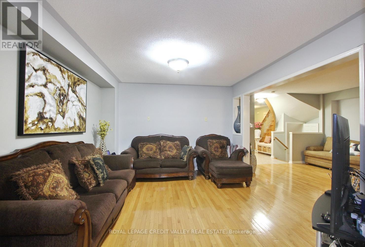 4 Kanata Road, Brampton, Ontario L7A 3R2 - Photo 18 - W12987262