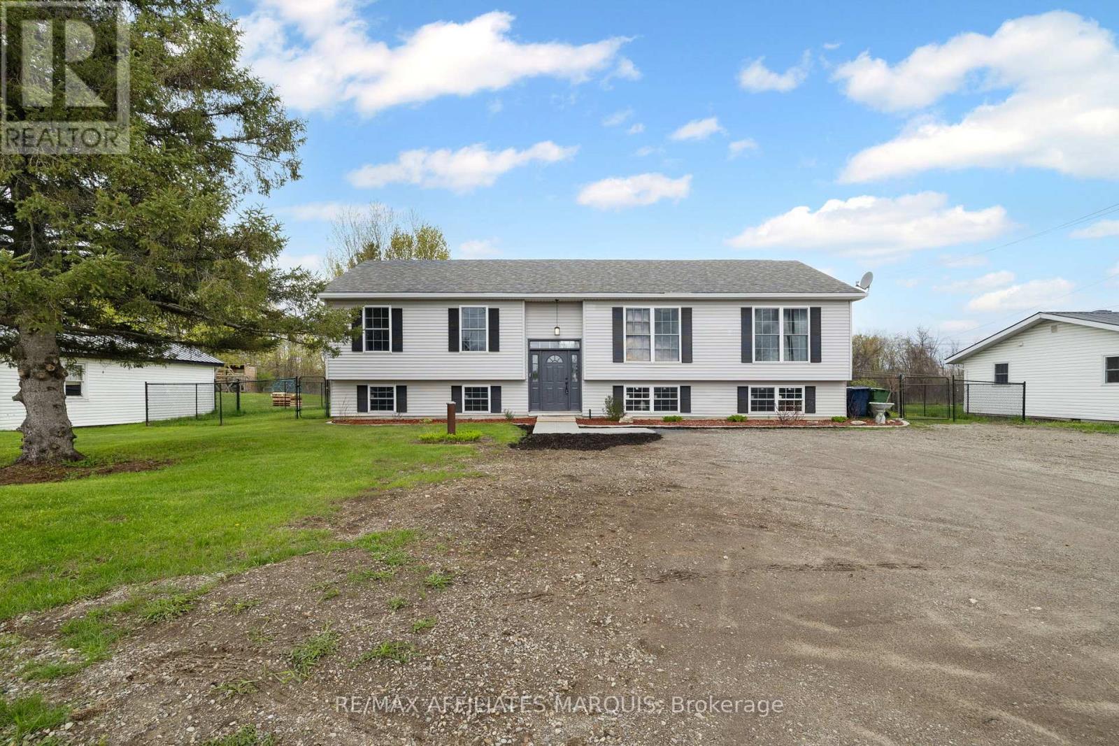 462 HIGHWAY 15 ROAD, Rideau Lakes, Ontario