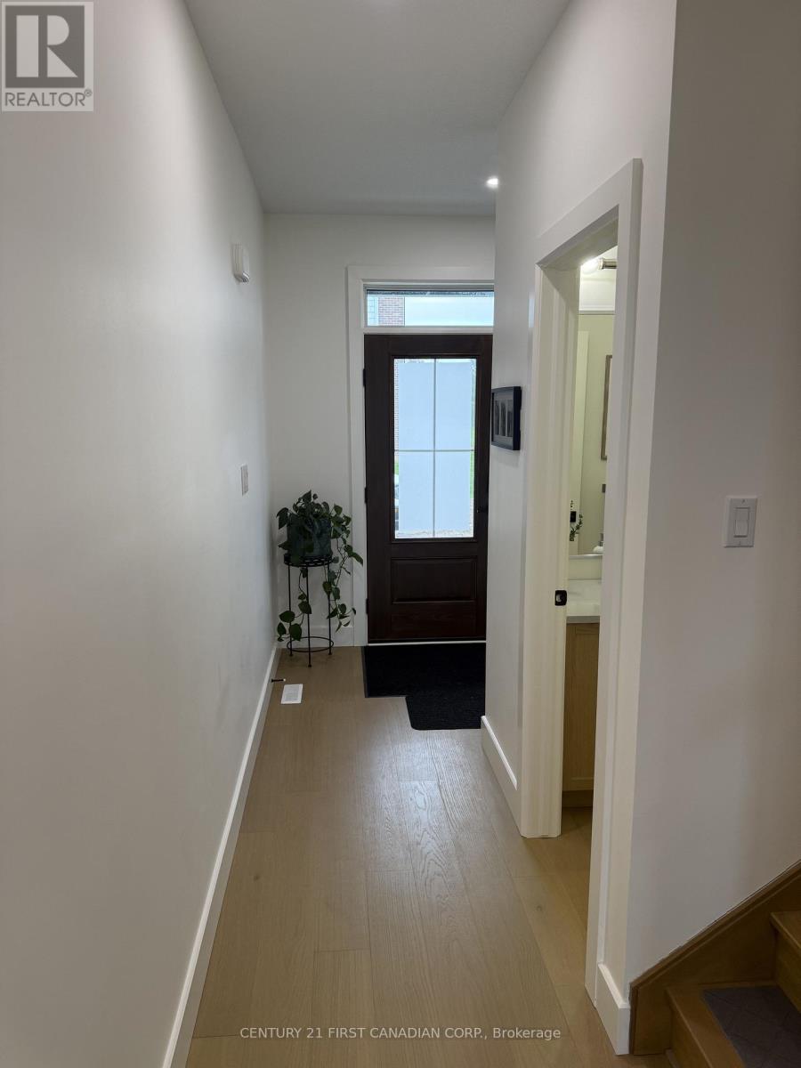 59 - 147 Scott's Drive, Lucan Biddulph, Ontario  N0M 2J0 - Photo 4 - X13137176
