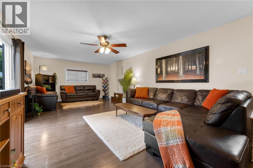 475 East 38th Street, Hamilton, Ontario  L8V 4G7 - Photo 4 - 40820915