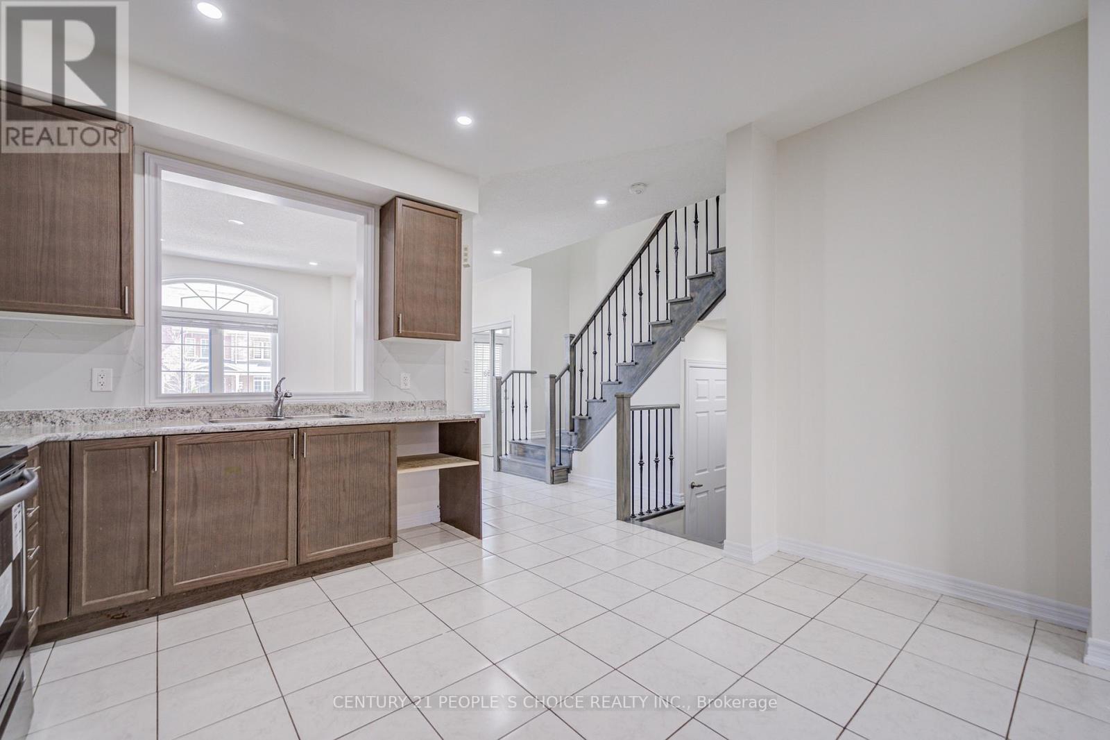 166 Remembrance Road, Brampton, Ontario  L7A 4X1 - Photo 11 - W13138218