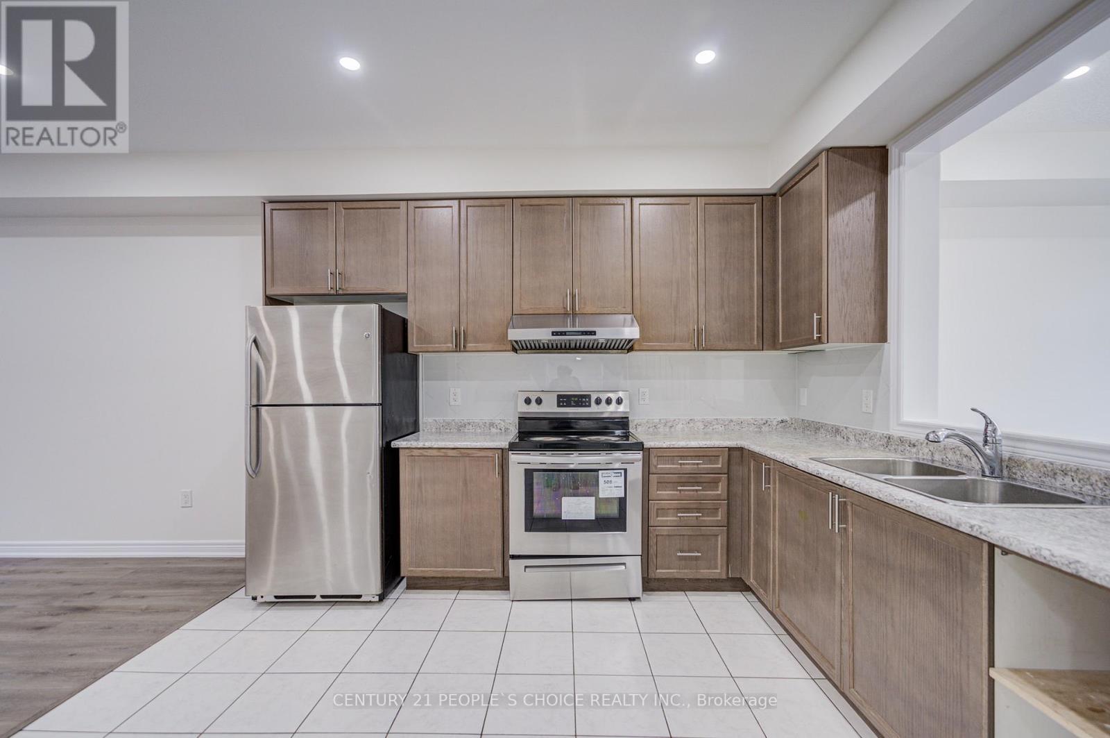 166 Remembrance Road, Brampton, Ontario  L7A 4X1 - Photo 7 - W13138218