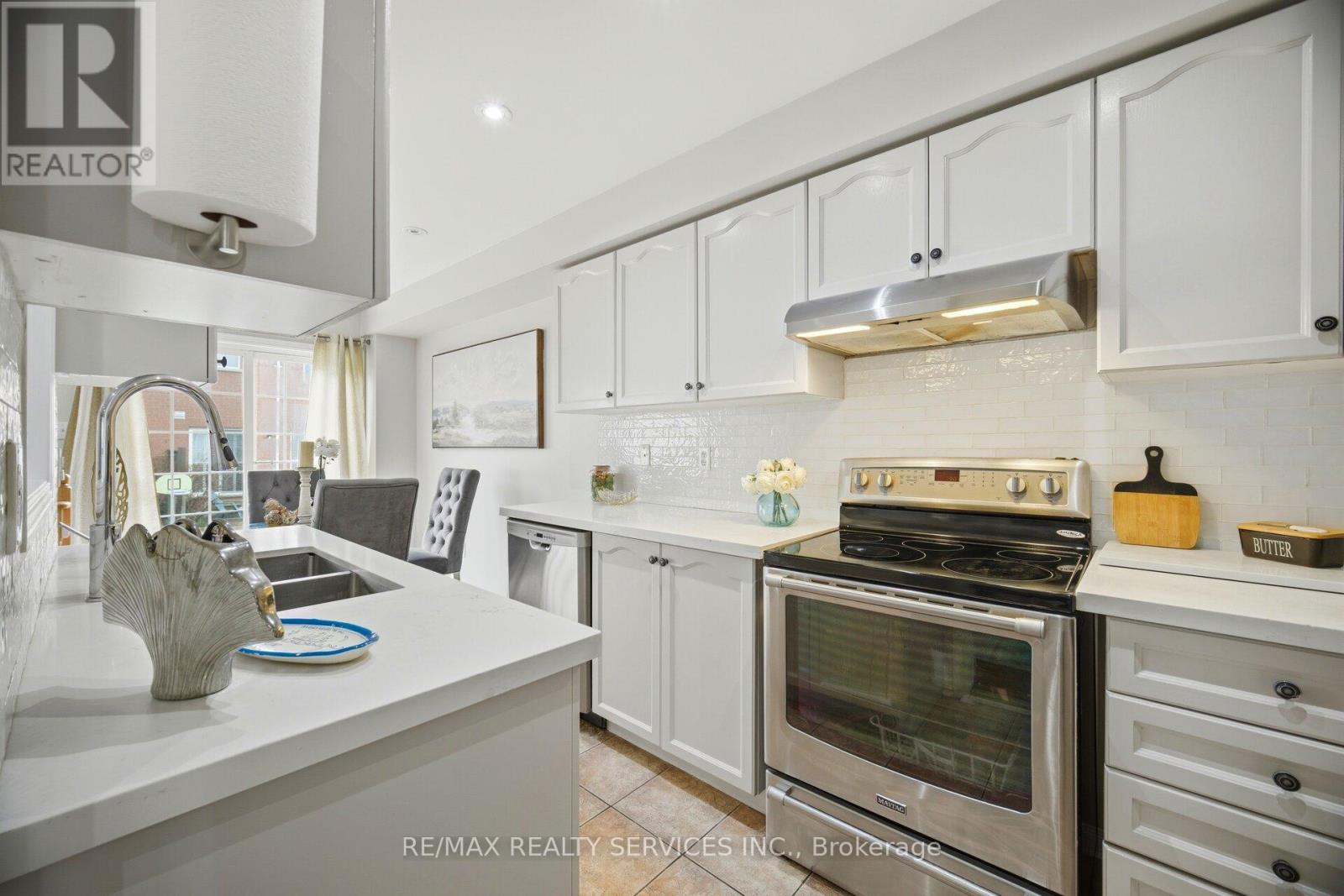 179 - 525 Novo Star Drive, Mississauga, Ontario  L5W 1Y1 - Photo 2 - W13138228