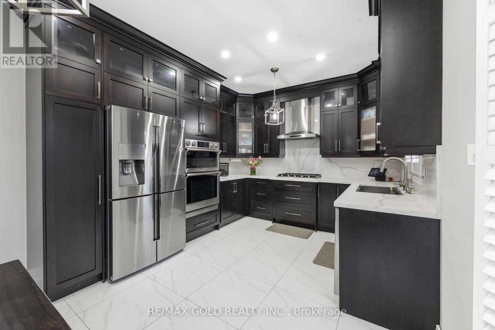 64 Strathdale Road, Brampton, Ontario  L6P 2Y4 - Photo 13 - W13138232
