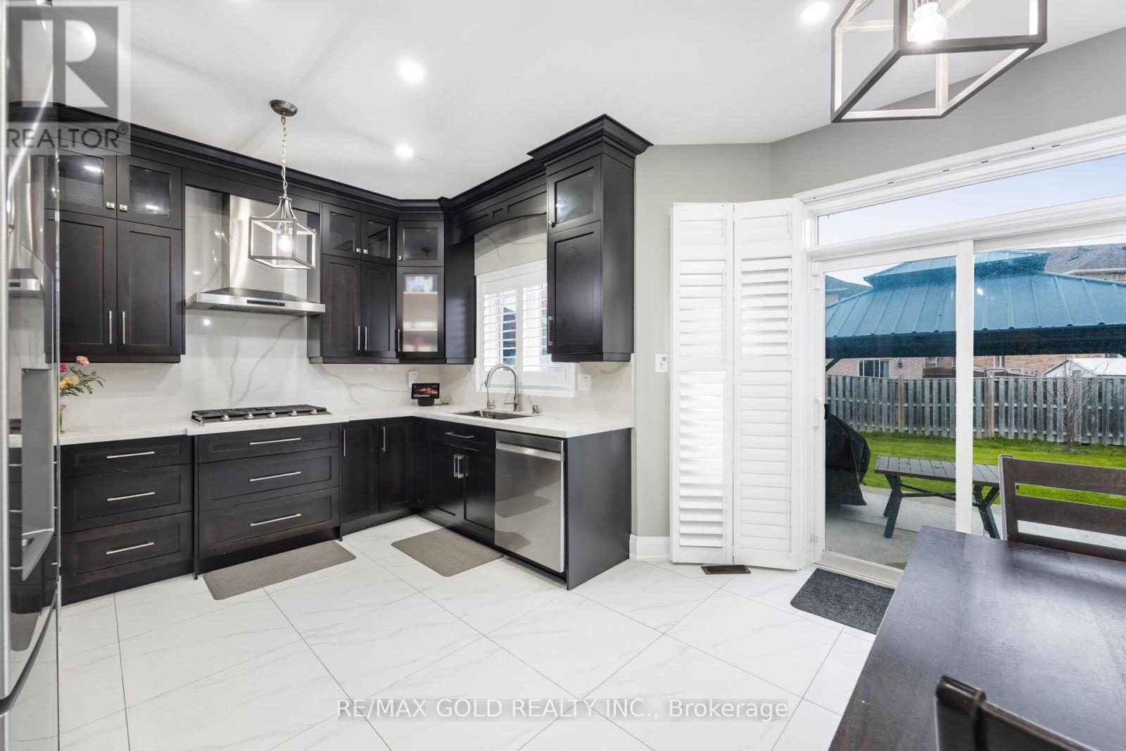 64 Strathdale Road, Brampton, Ontario  L6P 2Y4 - Photo 15 - W13138232