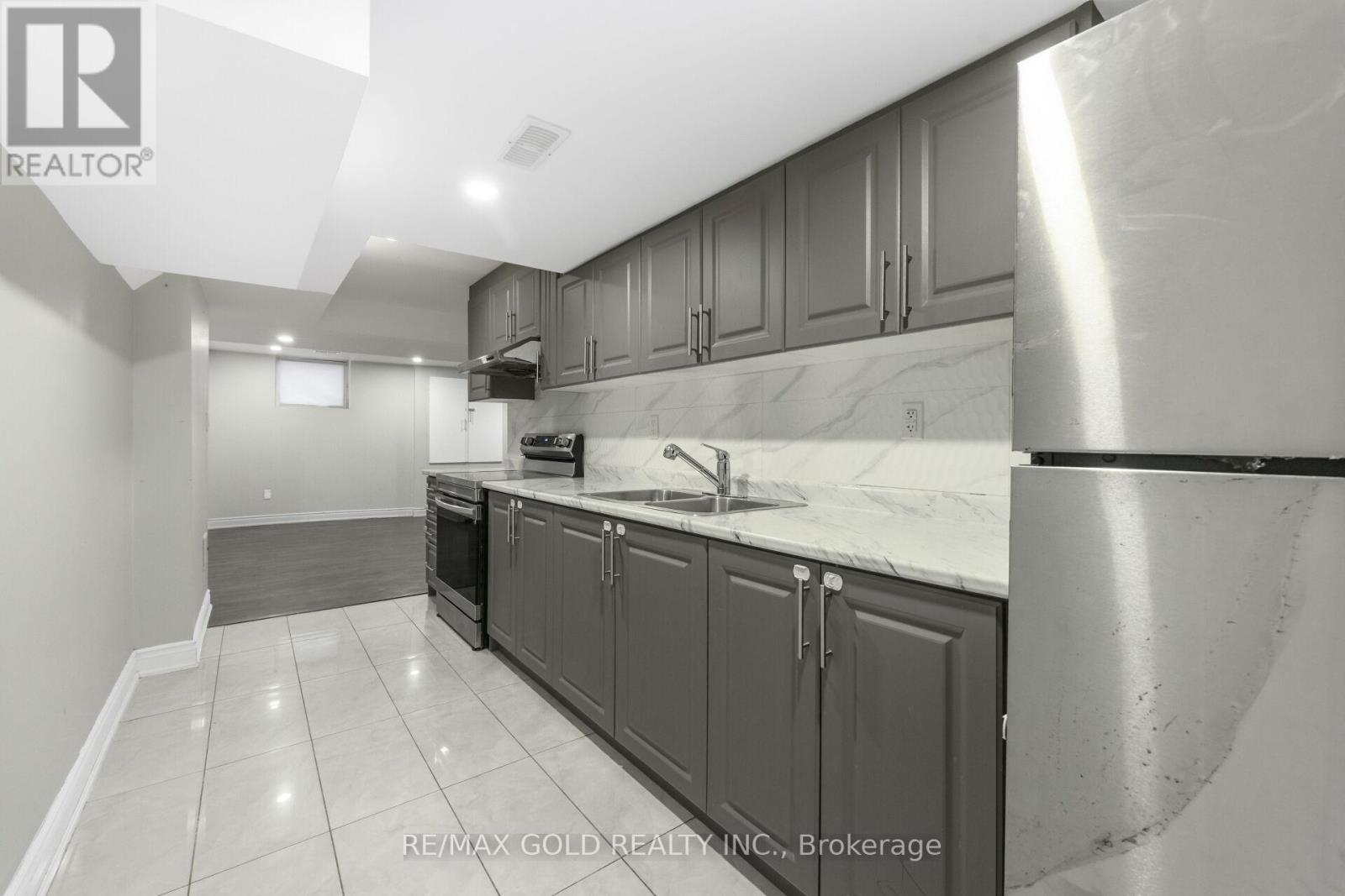 64 Strathdale Road, Brampton, Ontario  L6P 2Y4 - Photo 39 - W13138232