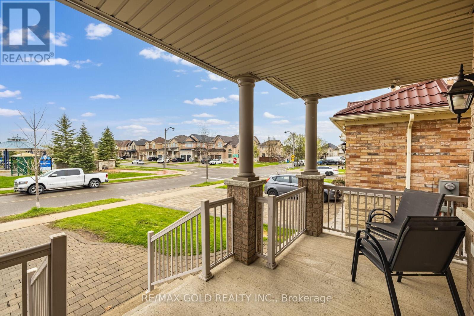 64 Strathdale Road, Brampton, Ontario  L6P 2Y4 - Photo 4 - W13138232