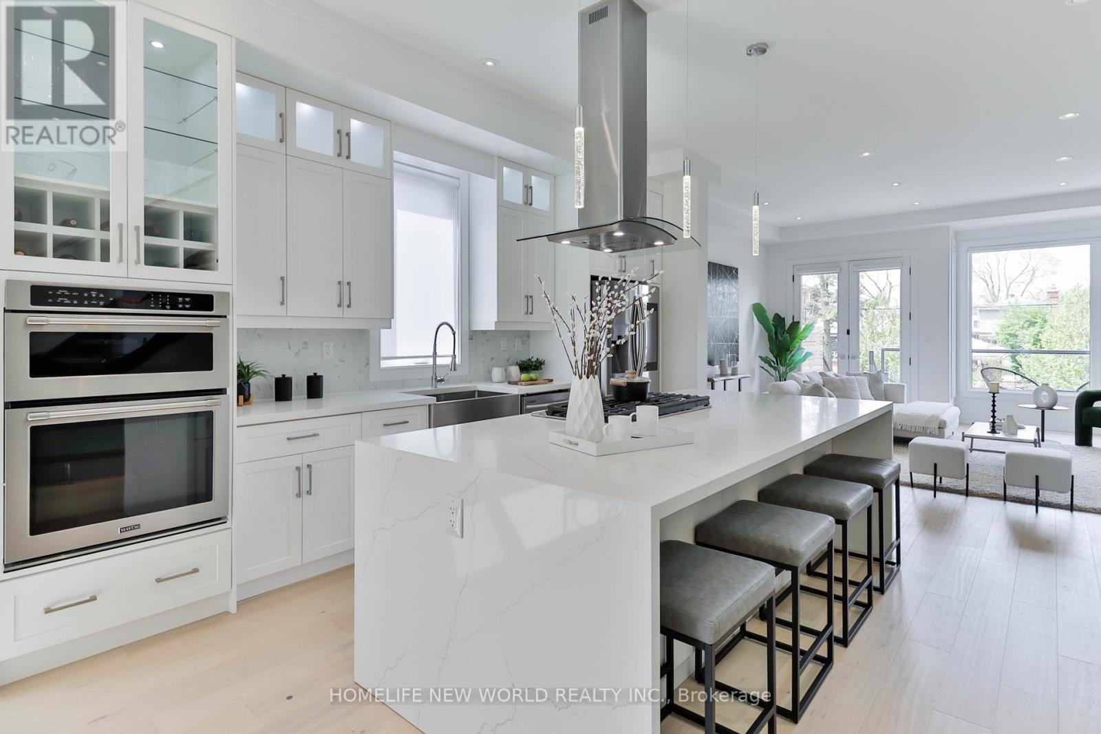 158 Alderbrae Avenue, Toronto, Ontario  M8W 4K3 - Photo 12 - W13138238