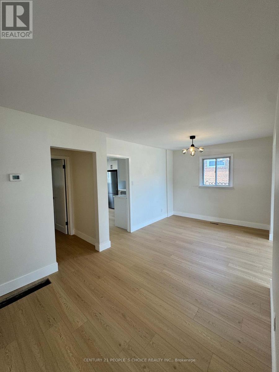 29 Dellbrook Crescent, Toronto, Ontario  M9L 1E3 - Photo 7 - W13138242