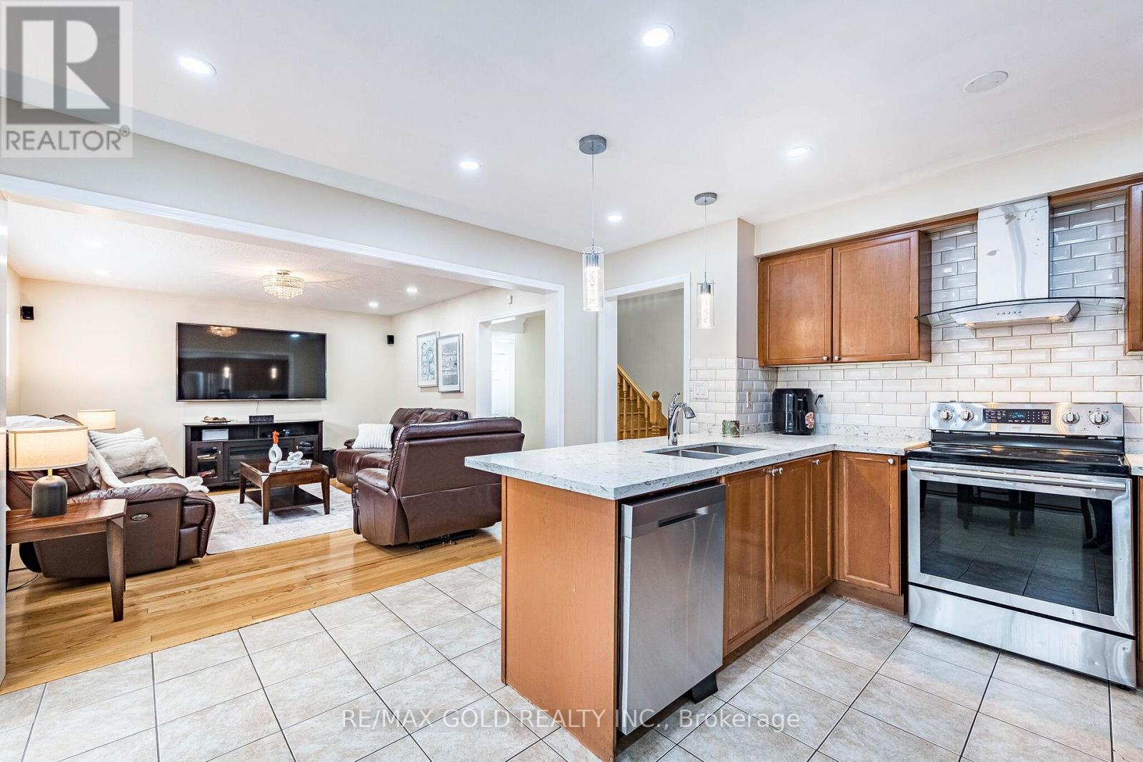 11 Ponymeadow Way, Brampton, Ontario  L6X 0M2 - Photo 15 - W13133936
