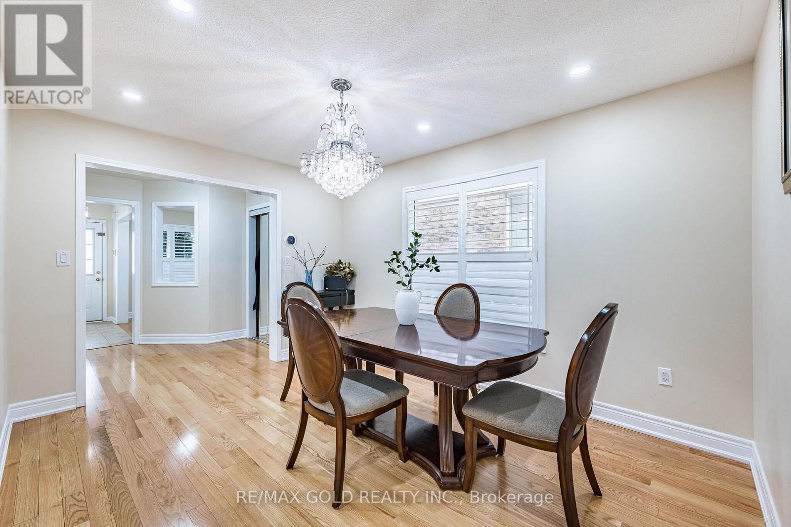 11 Ponymeadow Way, Brampton, Ontario  L6X 0M2 - Photo 8 - W13133936