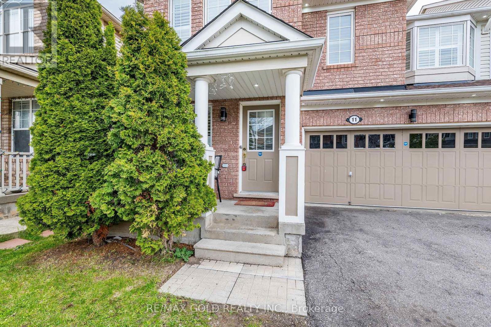 11 Ponymeadow Way, Brampton, Ontario  L6X 0M2 - Photo 3 - W13133936