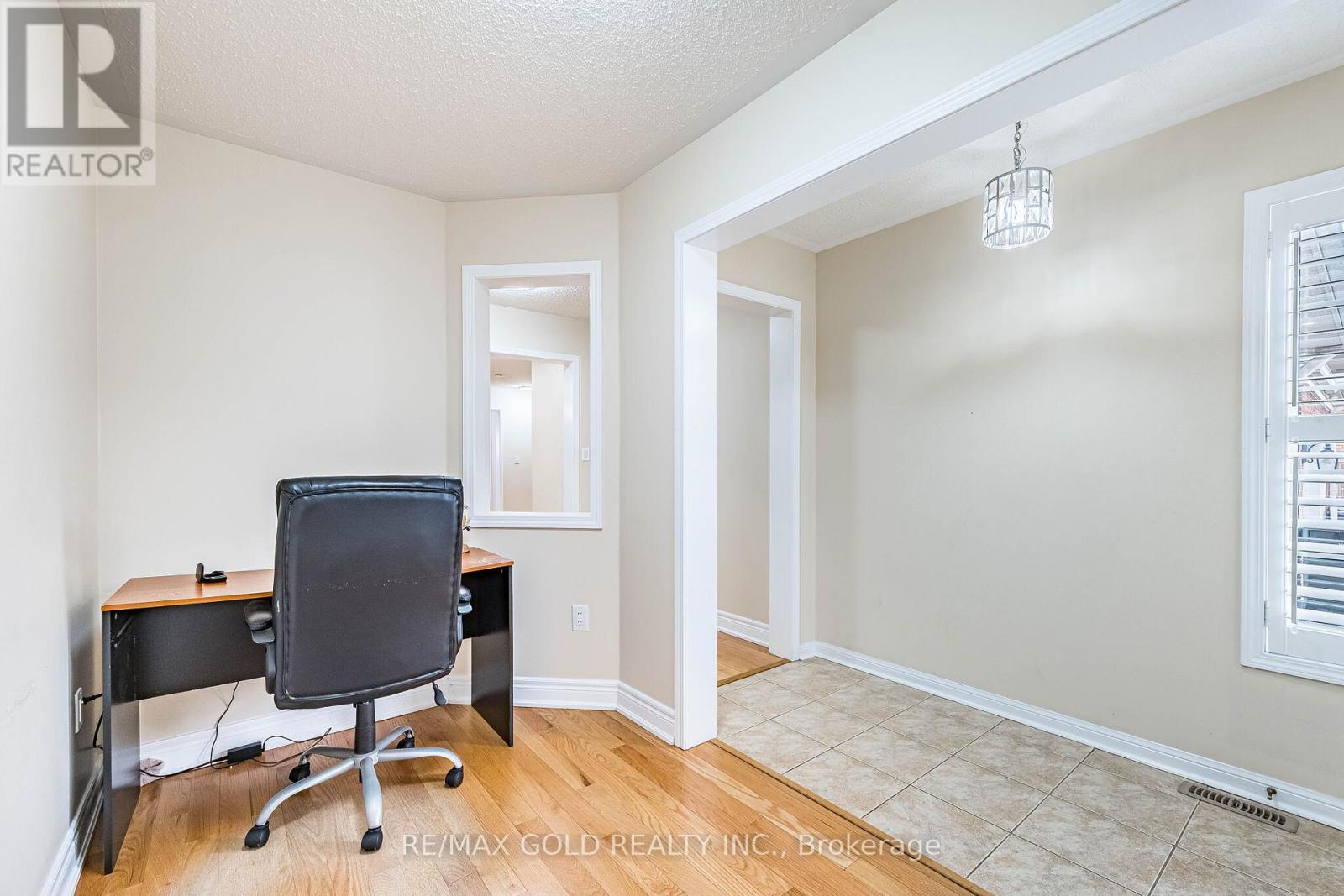 11 Ponymeadow Way, Brampton, Ontario  L6X 0M2 - Photo 5 - W13133936