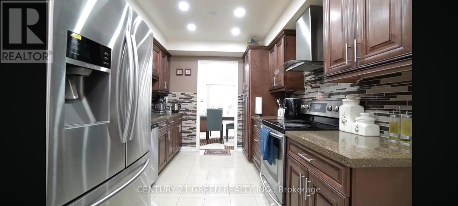849 Millworks Crescent, Mississauga, Ontario  L5V 1C4 - Photo 3 - W13136990