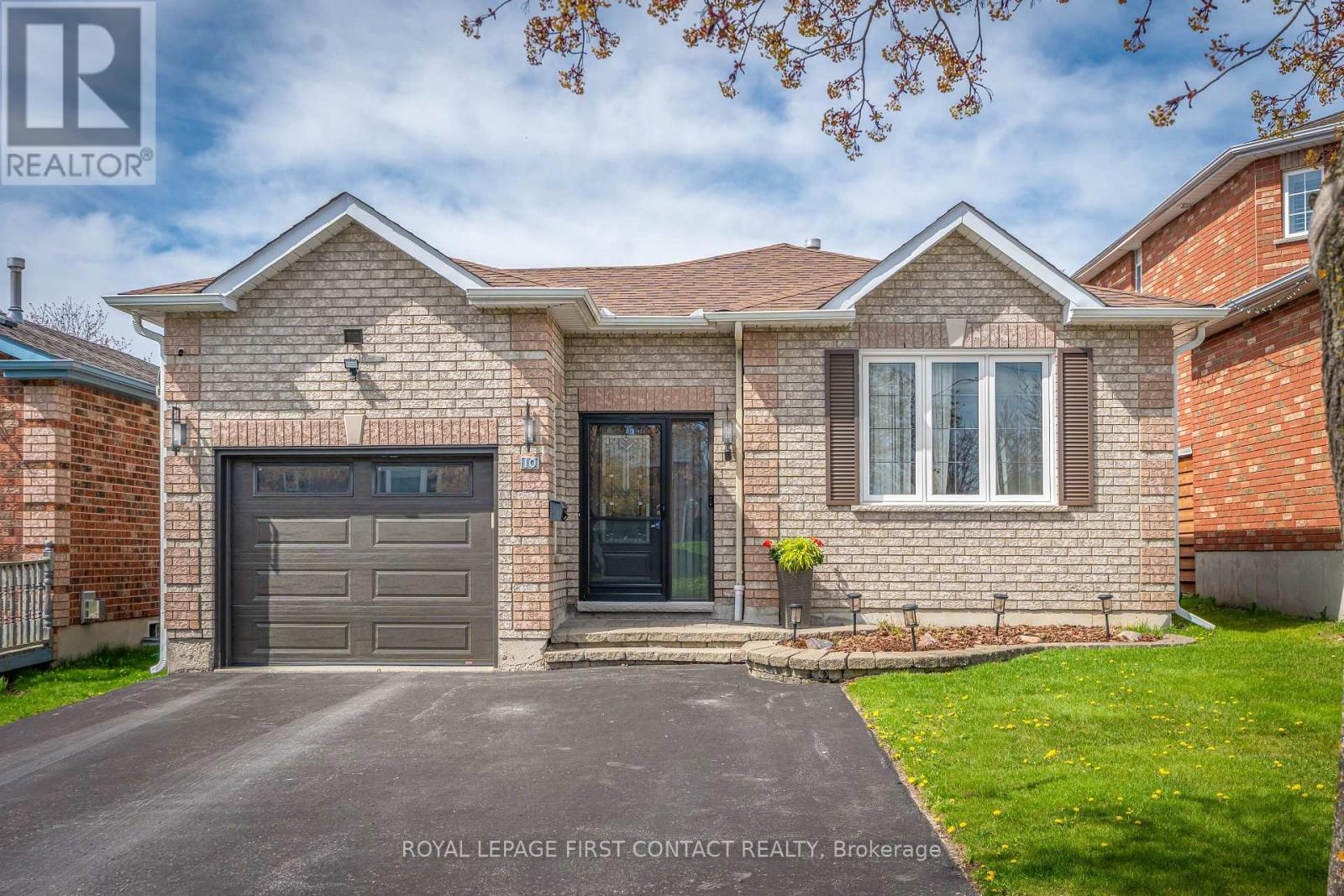 10 WISMER AVENUE, Barrie, Ontario