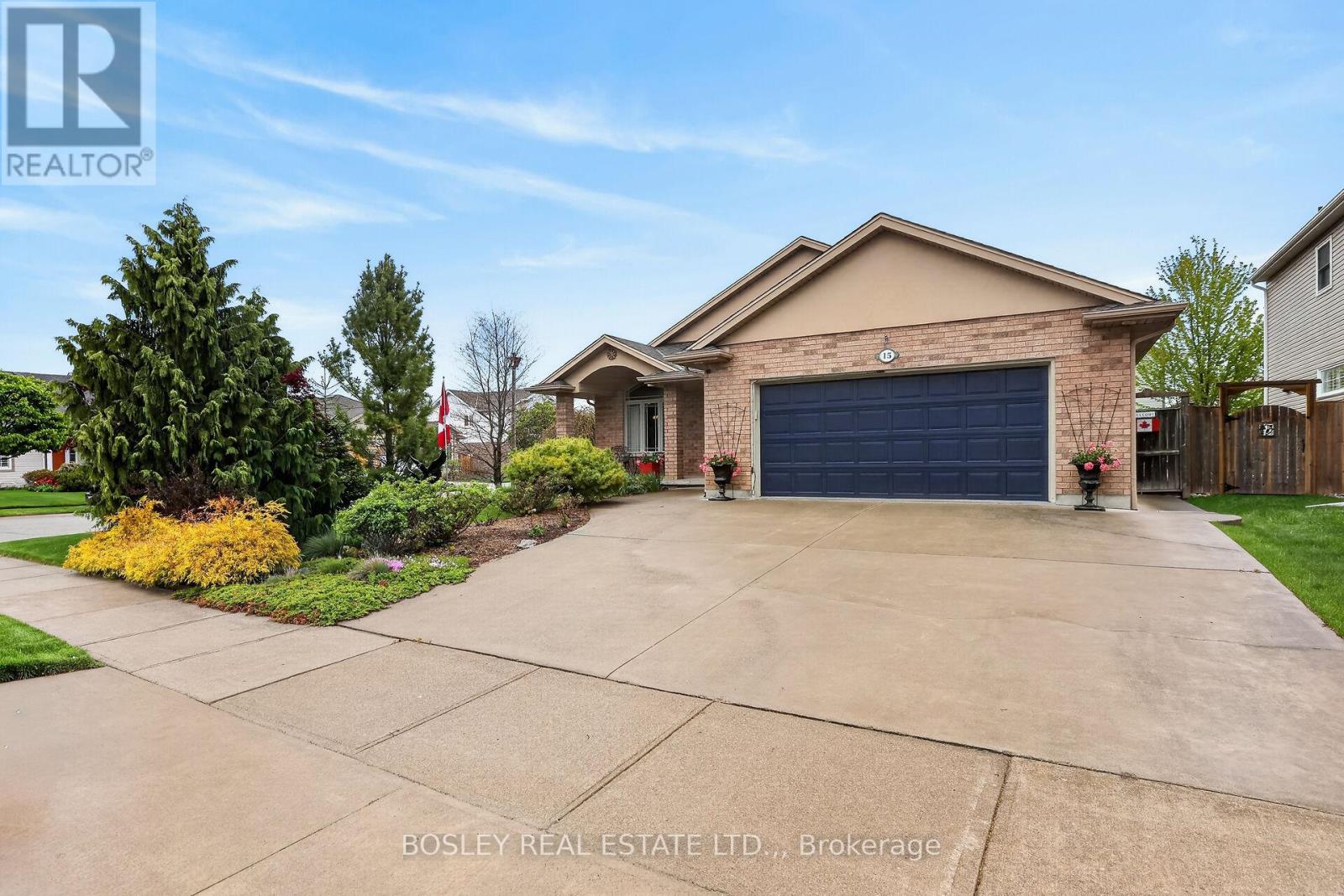 15 Hope Avenue, Niagara-On-The-Lake, Ontario  L0S 1T0 - Photo 2 - X12898476