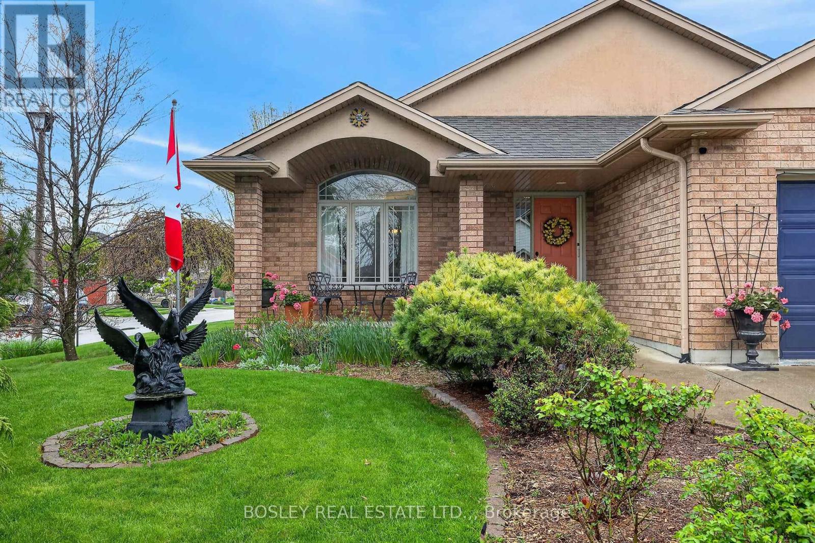 15 Hope Avenue, Niagara-On-The-Lake, Ontario  L0S 1T0 - Photo 3 - X12898476