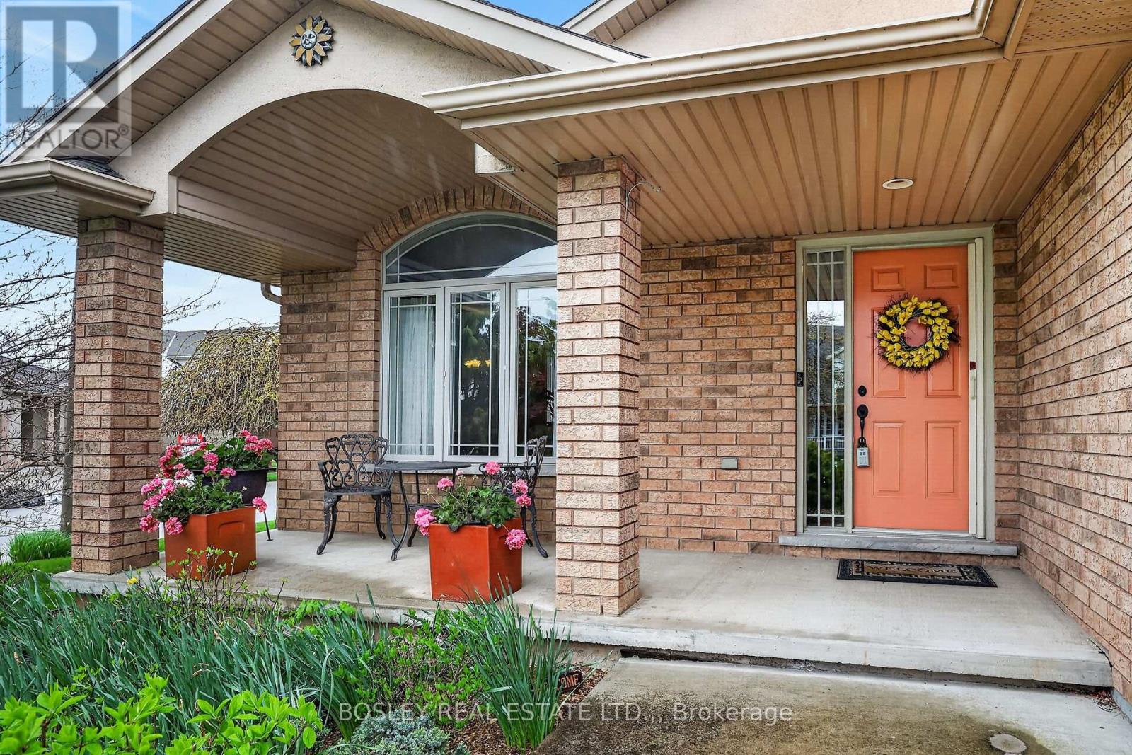 15 Hope Avenue, Niagara-On-The-Lake, Ontario  L0S 1T0 - Photo 4 - X12898476