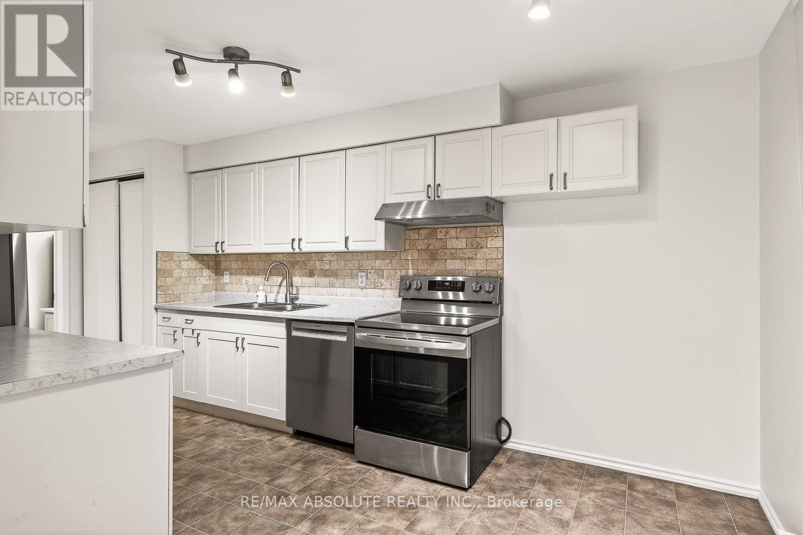 5b - 762 St. Andre Drive, Ottawa, Ontario  K1C 4S7 - Photo 12 - X13138258