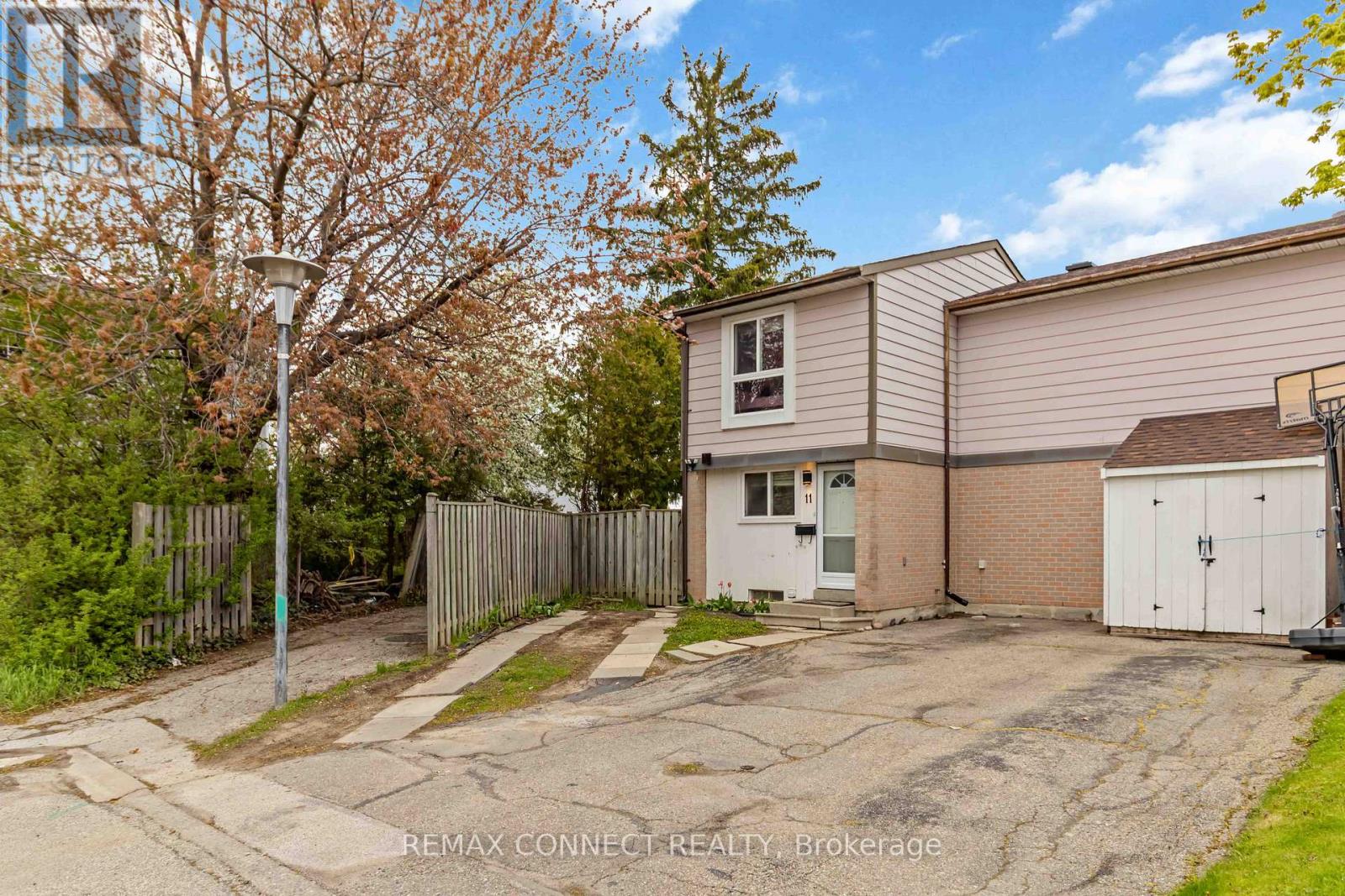 11 GRANTBROOK COURT, Brampton, Ontario