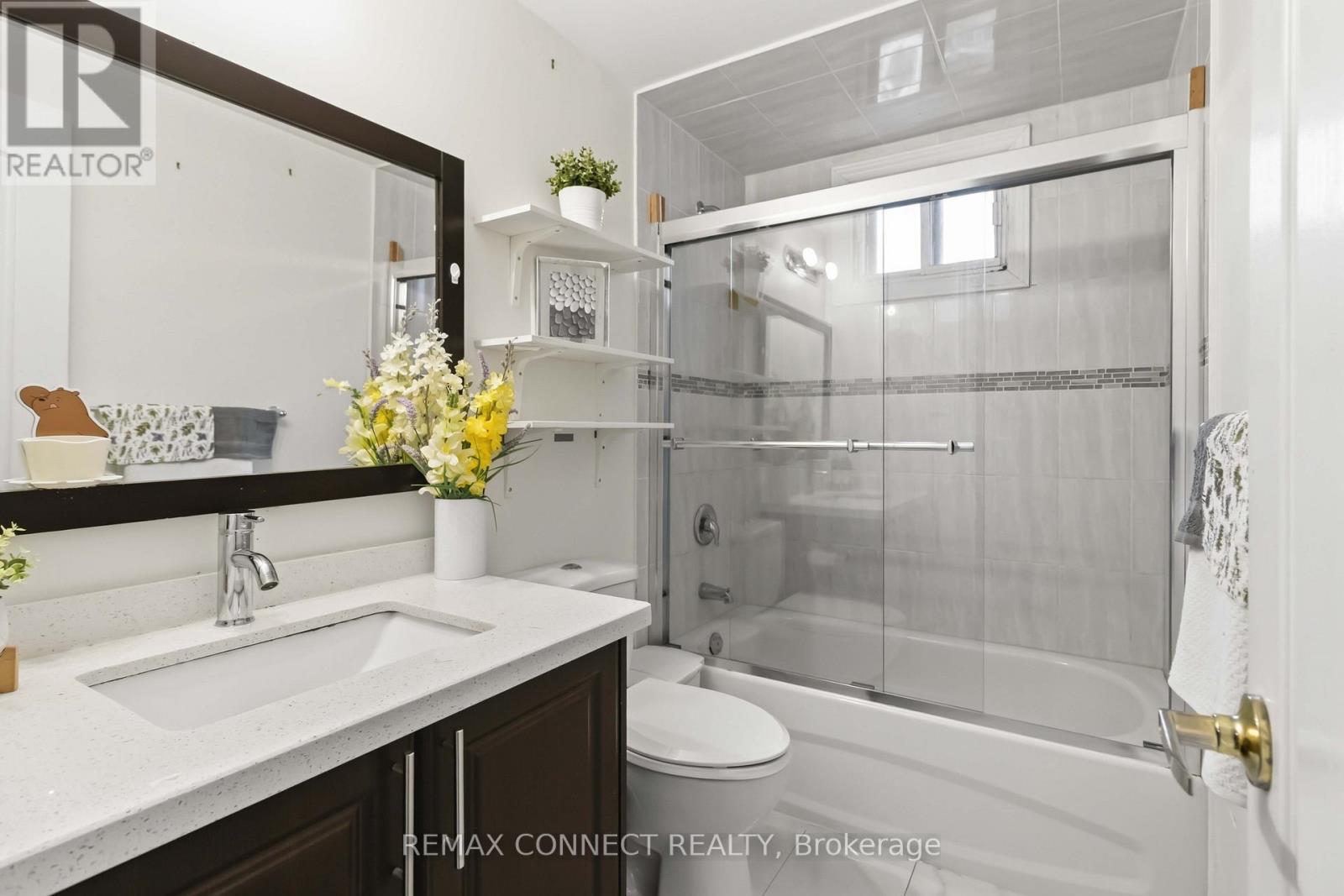 11 Grantbrook Court, Brampton, Ontario  L6S 2K8 - Photo 21 - W13138280