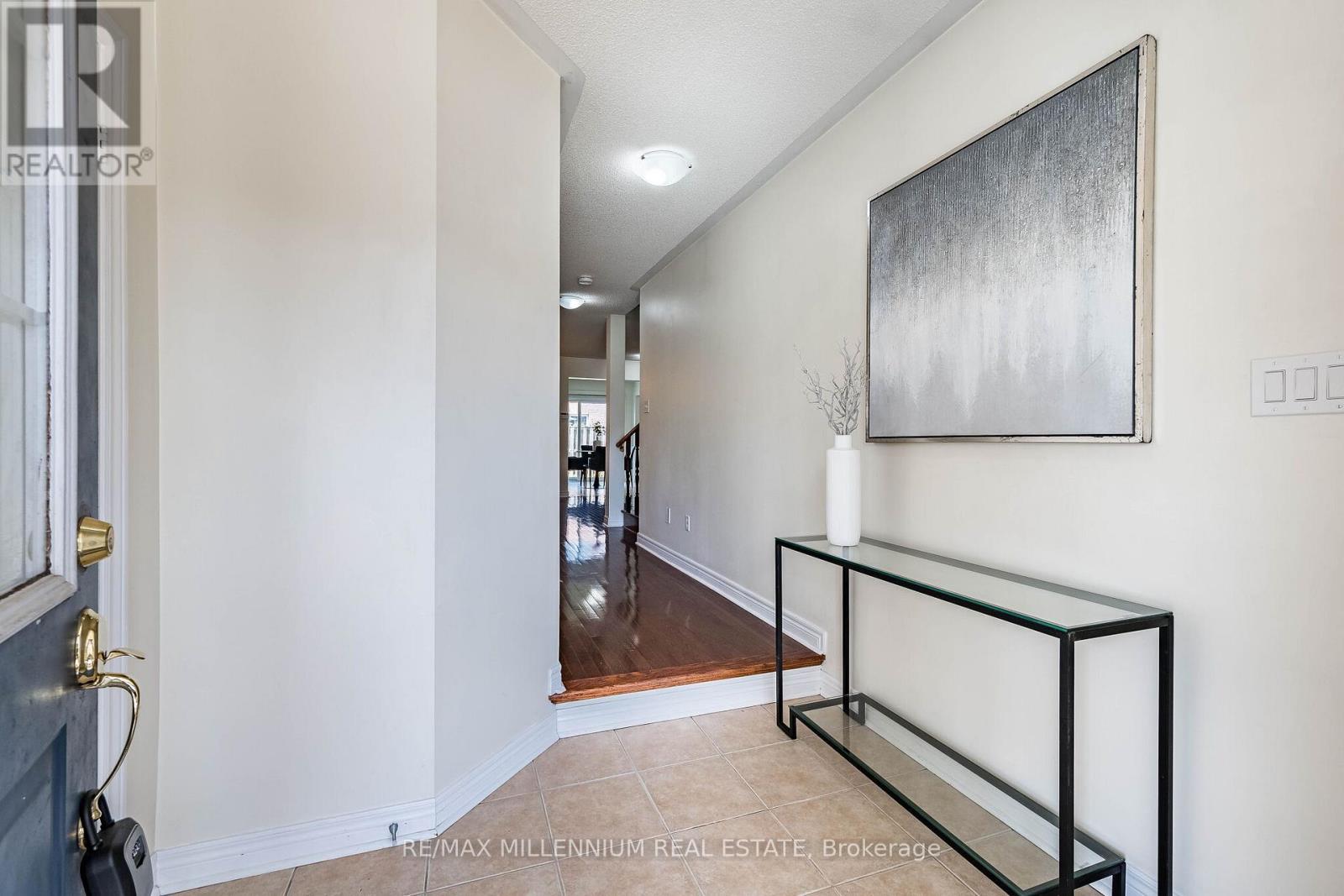 14 Vermont Road, Brampton, Ontario  L7A 3G3 - Photo 2 - W13138288