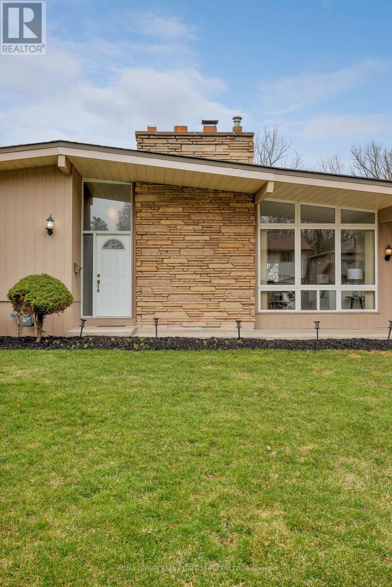 1106 Falgarwood Drive, Oakville, Ontario  L6H 1N9 - Photo 2 - W13138316