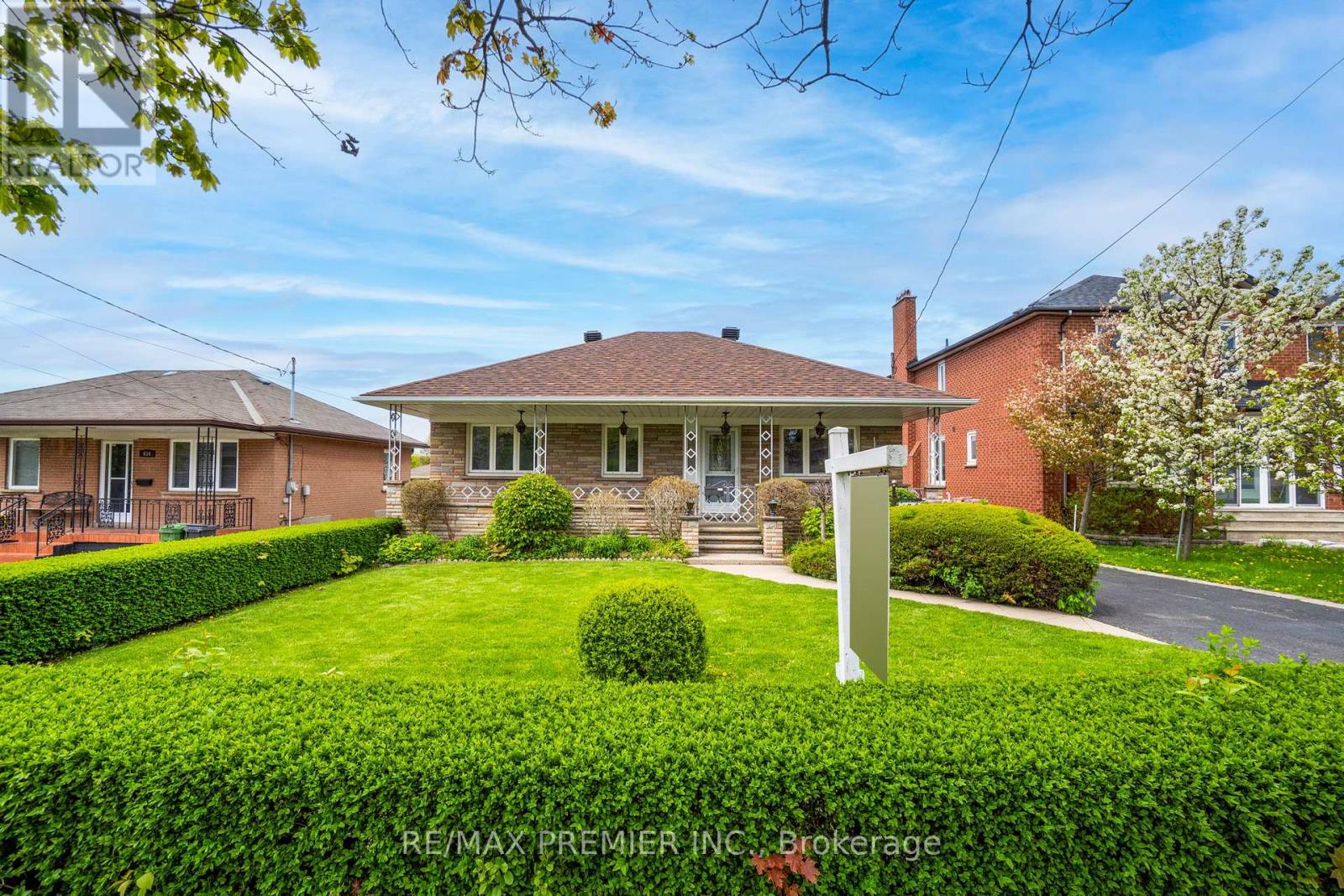 436 Rustic Road, Toronto, Ontario  M6L 1W9 - Photo 2 - W13136588