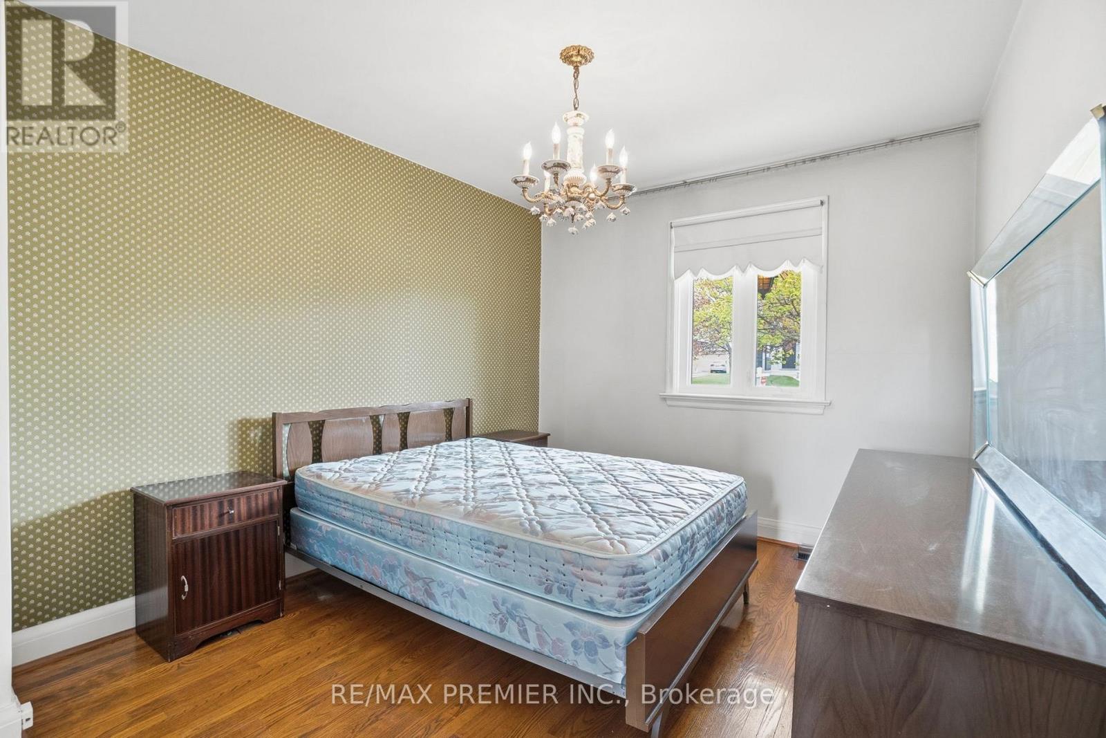 436 Rustic Road, Toronto, Ontario  M6L 1W9 - Photo 9 - W13136588