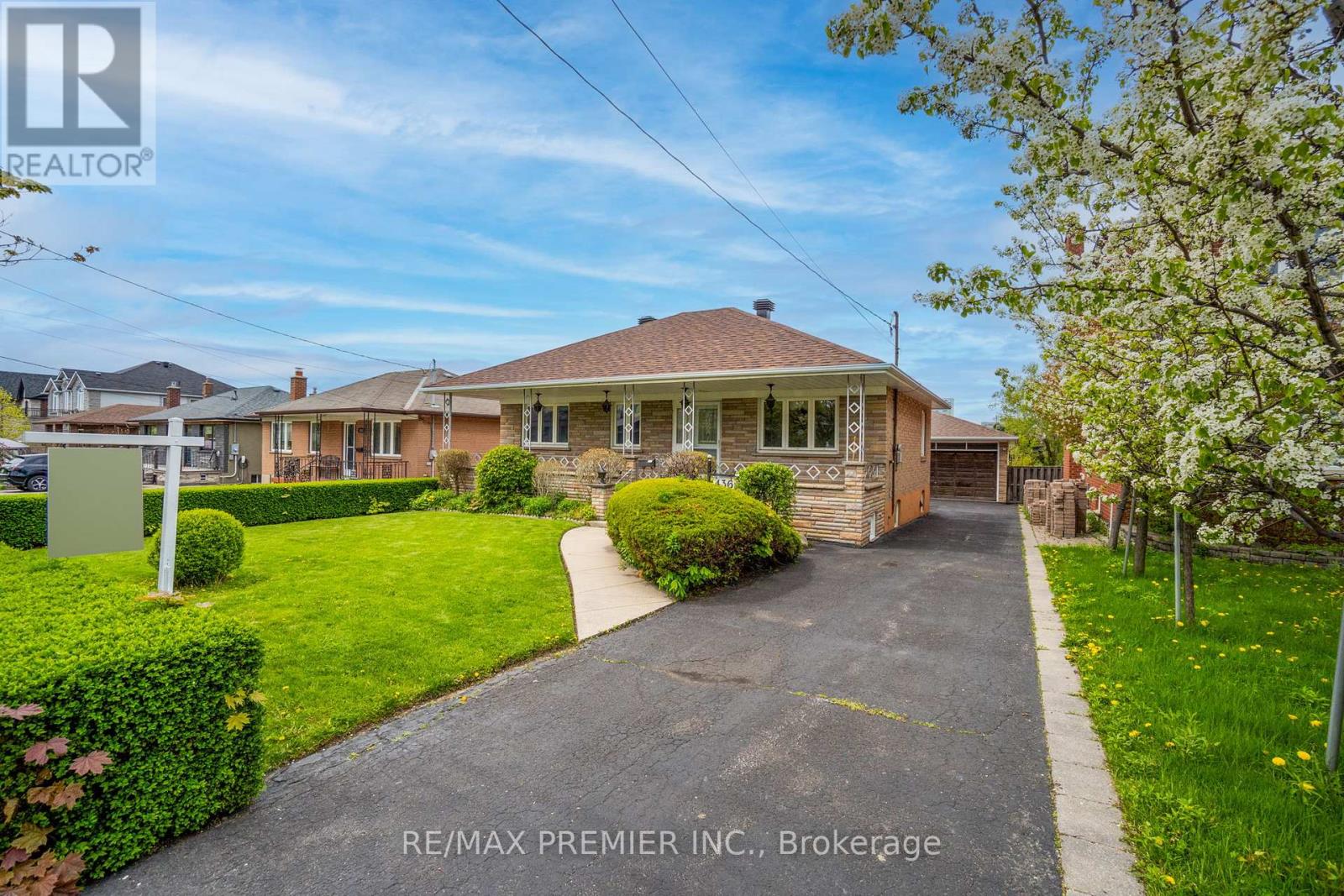 436 RUSTIC ROAD, Toronto, Ontario
