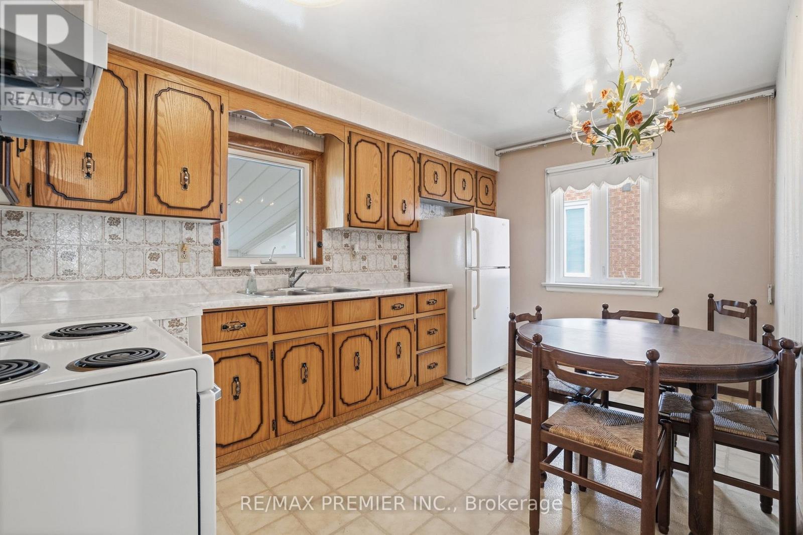 436 Rustic Road, Toronto, Ontario  M6L 1W9 - Photo 6 - W13136588