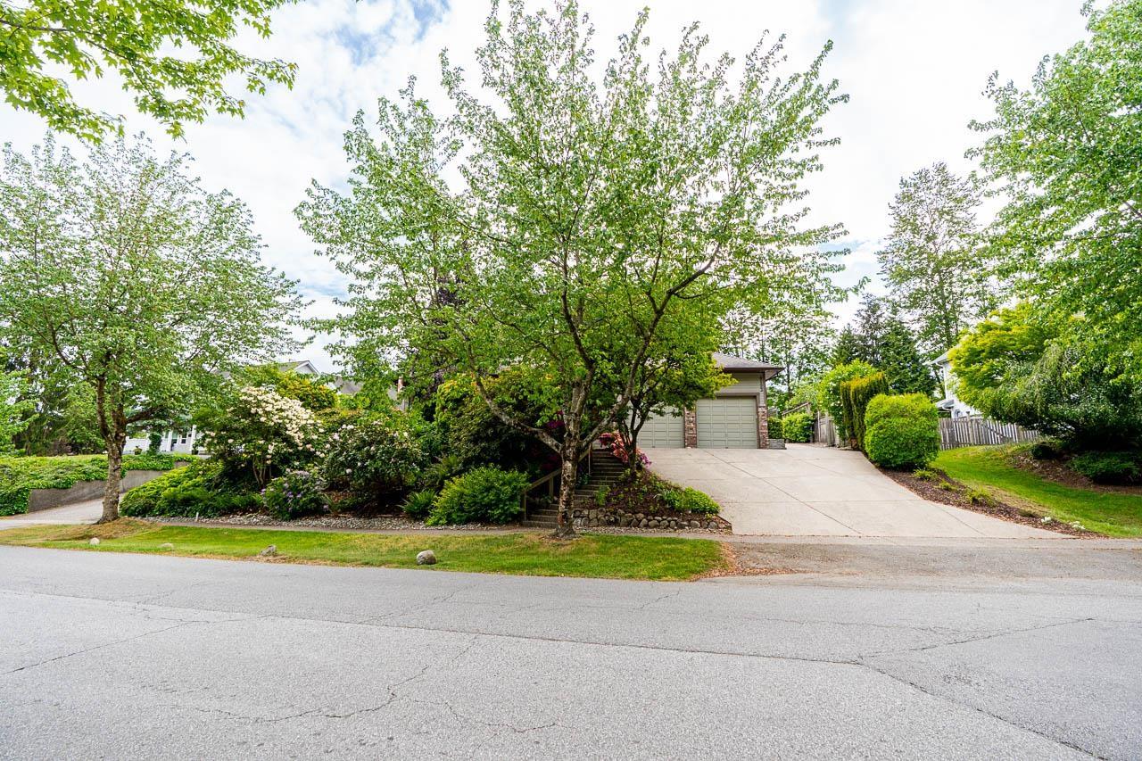 6123 Killarney Drive, Surrey, British Columbia  V3S 5W8 - Photo 3 - R3123416