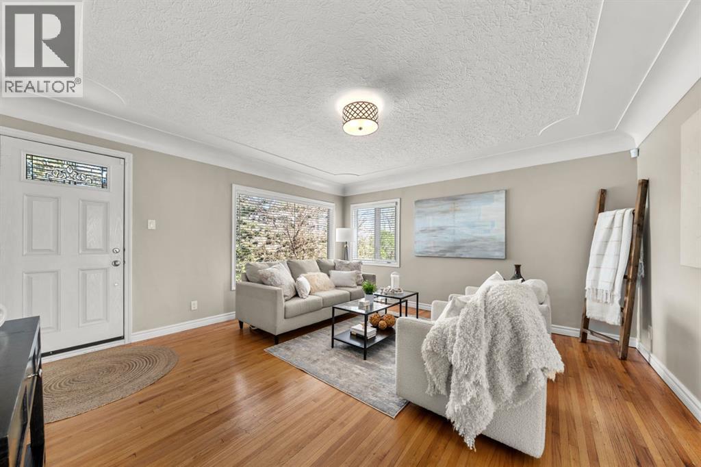 817 17 Avenue SE, Calgary, Alberta  T2G 1J2 - Photo 3 - A2310863
