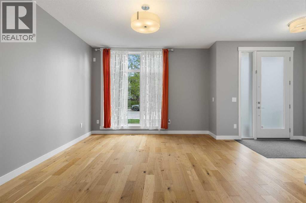 4905 21 Avenue NW, Calgary, Alberta  T3B 0X1 - Photo 4 - A2311337