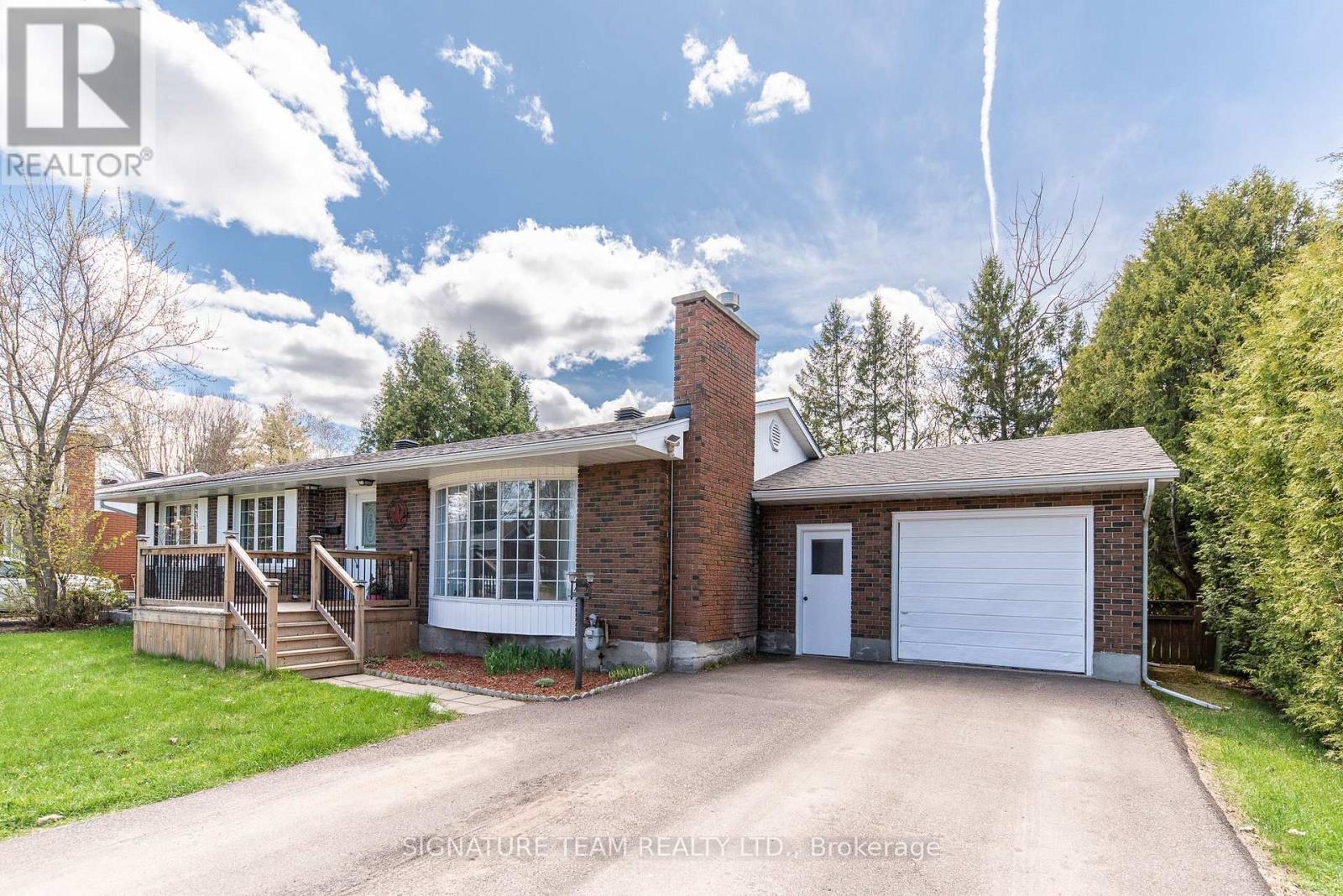 7 Mary Street, Petawawa, Ontario  K8H 1R6 - Photo 3 - X12937288