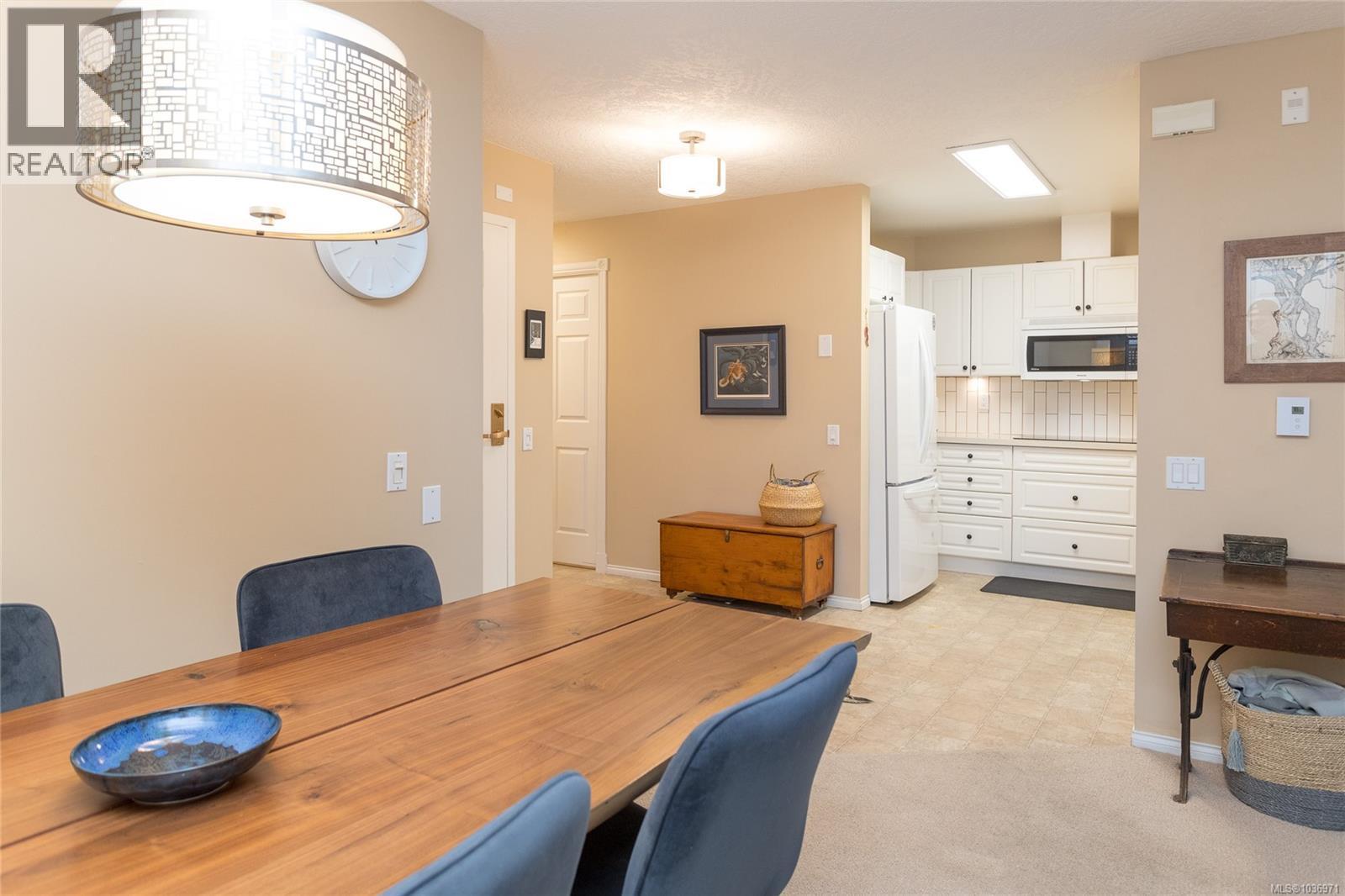 313 1521 Church Ave, Saanich, British Columbia  V8P 5T7 - Photo 9 - 1036971